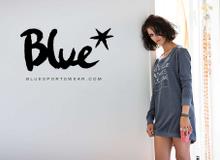 BLUE T-shirt DKK 349 og BLUE shorts DKK 399
